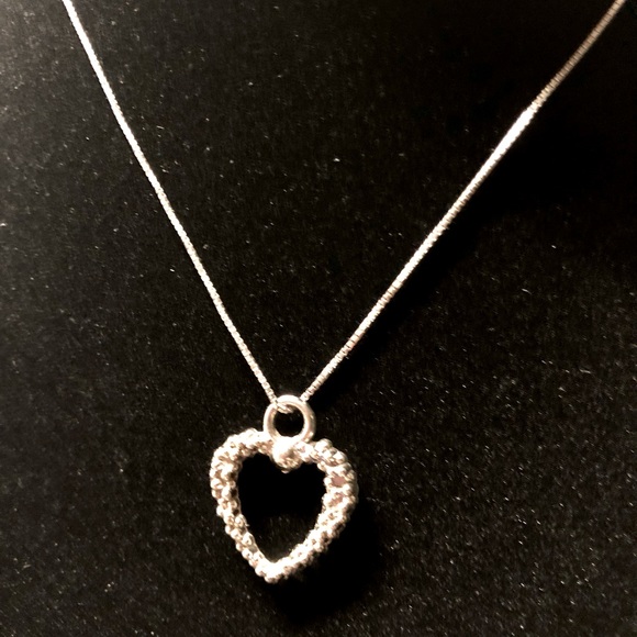 Sterling silver necklace and heart pendant - Picture 2 of 3
